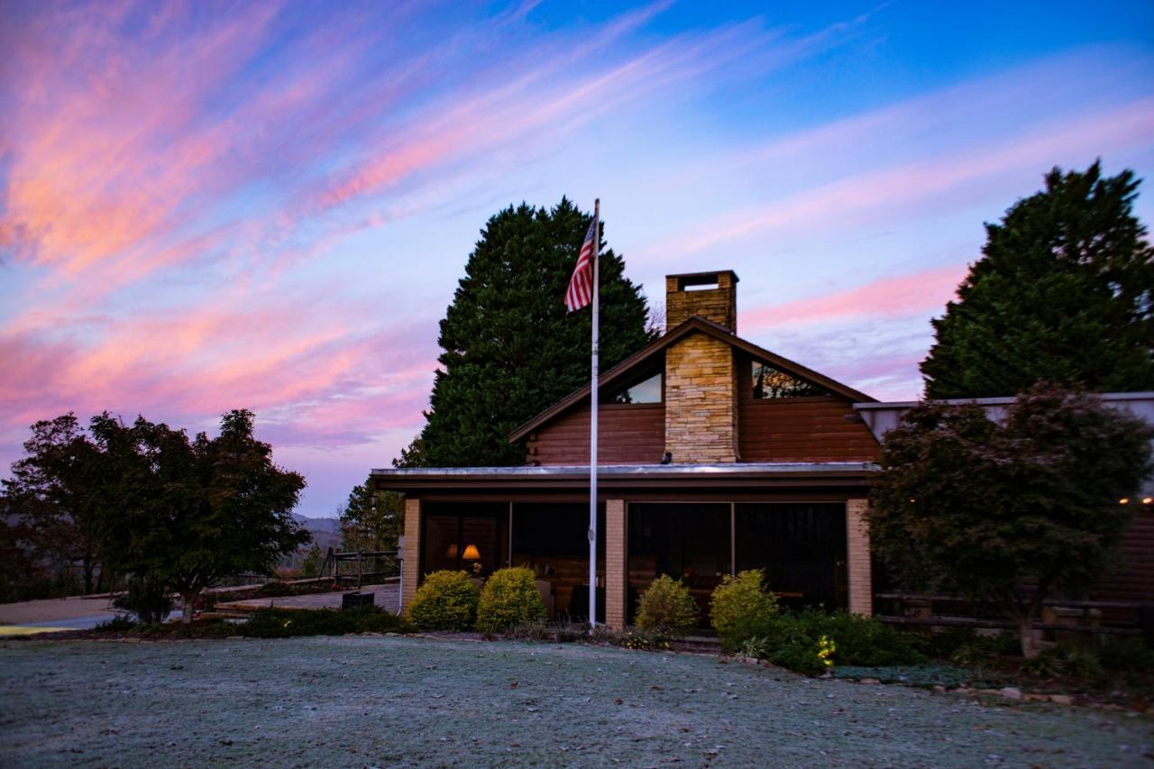 Mountain Top Inn And Resort Warm Springs エクステリア 写真